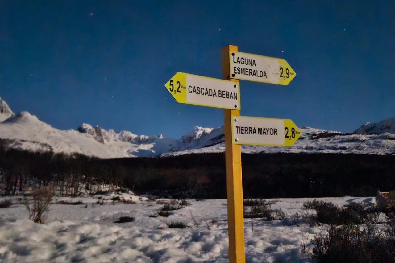 Sendero Laguna Esmeralda y Cascada Beban señalización