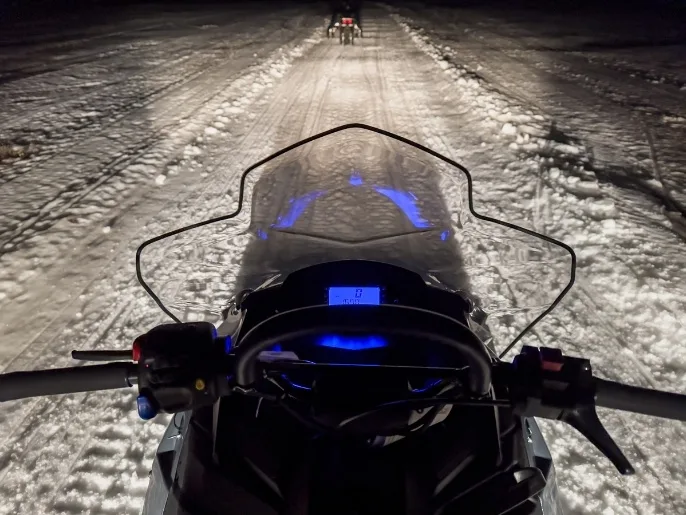 Moto de nieve frente